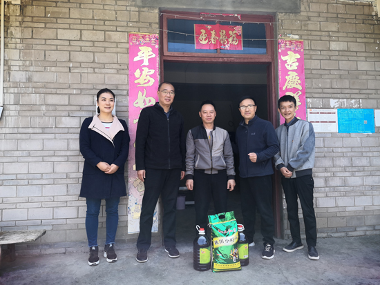 集團(tuán)公司黨委書記、董事長(zhǎng)周燕賓一行調(diào)研脫貧攻堅(jiān)工作