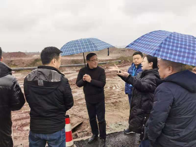 集團(tuán)公司黨委書記、董事長(zhǎng)周燕賓率隊(duì)調(diào)研臨港供水保障工作