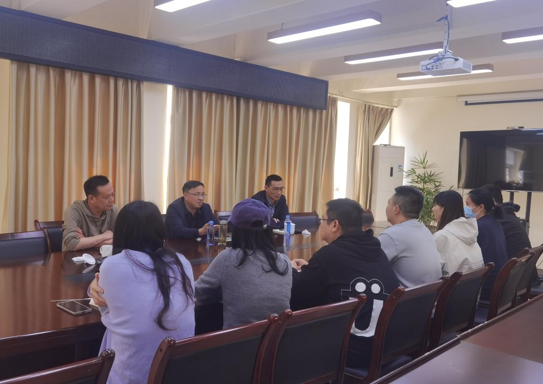 清源水務(wù)公司黨委書記、董事長周燕賓一行前往臨港公司開展工作指導