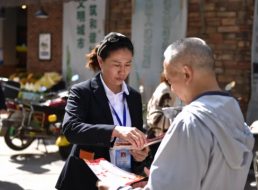 《榜樣在身邊》系列報道——賈春麗、王博 用腳步丈量責任 用溫情服務萬家